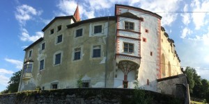 Beitragsbild des Blogbeitrags Kaiser Maximilian und das Ris-Schlössl in Flaurling