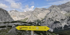 Beitragsbild des Blogbeitrags Guided Hike Along The Goetheweg From Hafelekar to Pfeishütte 
