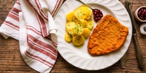 Beitragsbild des Blogbeitrags Wiener Schnitzel mit Erdäpfelsalat