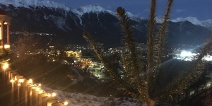 Beitragsbild des Blogbeitrags Innsbruck by night: col naso all’insù 