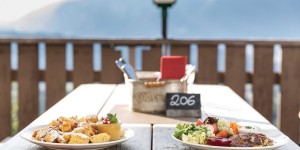 Beitragsbild des Blogbeitrags Restaurant & Lebensmittel Lieferservices Innsbruck 