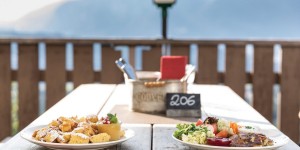 Beitragsbild des Blogbeitrags Restaurant & Lebensmittel Lieferservices Innsbruck