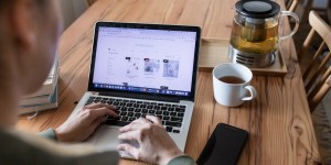 Beitragsbild des Blogbeitrags #Buylocal statt Amazon: Onlineshopping in Innsbruck