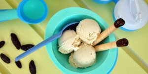 Beitragsbild des Blogbeitrags Tonkabohnen-Vanille-Eiscreme. Tchibo Blogparade.