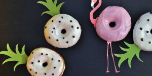 Beitragsbild des Blogbeitrags Funky Donuts. Fasching mit Flamingo und Ananas.