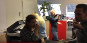Beitragsbild des Blogbeitrags Freeze! Wie die Mannequin-Challenge reglos das Netz bewegt