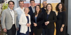 Beitragsbild des Blogbeitrags Kommunikationsexperten: „Analoge PR gibt es nicht mehr“