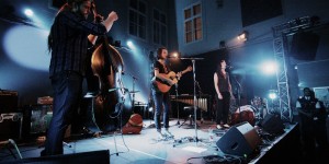 Beitragsbild des Blogbeitrags konzert #91: serafyn, estebans, radiation city, hidden cameras @ hdm homecoming festival im haus der musik | 19.09.2015