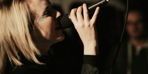 Beitragsbild des Blogbeitrags konzert #95: pins, sizarr, coasts, austra, honne @ waves festival | 02.10.2015