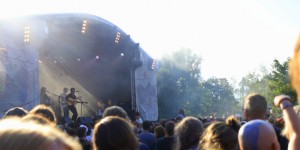 Beitragsbild des Blogbeitrags konzert #68: clap your hands say yeah, faber, axel flovent, shout out louds, nick mulvey, seasick steve @ acoustic lakeside festival | 20.07.2018