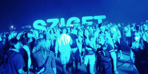 Beitragsbild des Blogbeitrags konzert #49: inhaler, holly humberstone, arctic monkeys @ sziget festival | 15.08.2022 