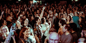 Beitragsbild des Blogbeitrags hosted by wiebke | max giesinger @ simm city | 08.03.2023