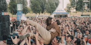 Beitragsbild des Blogbeitrags hosted by wiebke | lido sounds festival | 17.06. – 18.06.2023