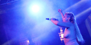 Beitragsbild des Blogbeitrags konzert #26: peaches @ arkadenhof rathaus | 14.07.2023 