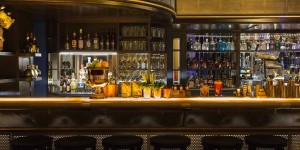 Beitragsbild des Blogbeitrags Where to drink in Vienna: Kleinod Galerie Bar