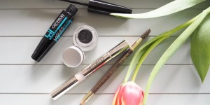 Beitragsbild des Blogbeitrags GET READY WITH ME – meine Make-up Routine 