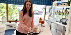 Beitragsbild des Blogbeitrags Wiener Kaffeehauskultur – Warum auch du jetzt wieder öfter ins Kaffeehaus gehen solltest! 