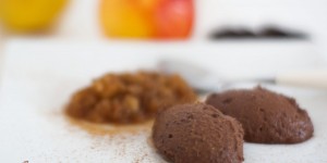 Beitragsbild des Blogbeitrags Mousse au Chocolat mit Bratapfelkompott