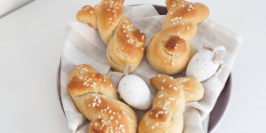 Beitragsbild des Blogbeitrags Oster-Brioche-Häschen
