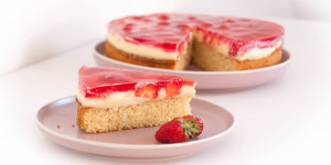Beitragsbild des Blogbeitrags Erdbeer-Pudding-Kuchen - Muttertagskuchen