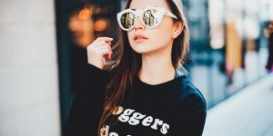 Beitragsbild des Blogbeitrags How to Adult | 10 Zeichen, dass du jetzt auf eigenen Füßen stehst