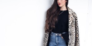 Beitragsbild des Blogbeitrags Look: Meine Hassliebe zu Jeans 