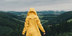 Beitragsbild des Blogbeitrags Meine gelbe Regenjacke Eine Liebesgeschichte