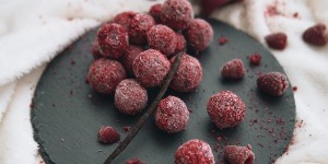 Beitragsbild des Blogbeitrags Rezept | Raspberry Vanillion & Chai Choc Banana Bliss Balls