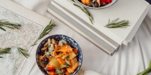 Beitragsbild des Blogbeitrags Thai Mangosalat mit Erdnüssen