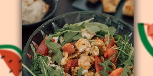 Beitragsbild des Blogbeitrags Sommer-Salat mit Ruccola, Wassermelone & Feta 