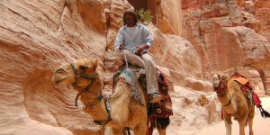 Beitragsbild des Blogbeitrags Next Stop: Es geht nach Jordanien – Petra, das Tote Meer …