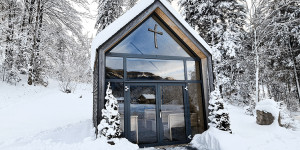 Beitragsbild des Blogbeitrags Joseph Mohr Gedenkweg in Hintersee: Winterwanderung für die ganze Familie