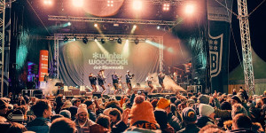 Beitragsbild des Blogbeitrags Winter-Woodstock der Blasmusik 2023 | aufgspielt wird! 