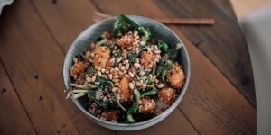 Beitragsbild des Blogbeitrags basisch essen – Quinoa Bowl