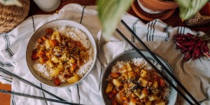 Beitragsbild des Blogbeitrags veganes Kartoffel Curry 