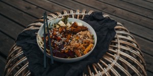 Beitragsbild des Blogbeitrags Quinoa Tofu Bowl 