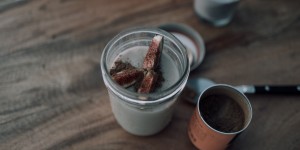 Beitragsbild des Blogbeitrags veganer Vanillepudding