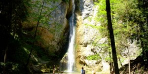 Beitragsbild des Blogbeitrags Ebenauer Mühlenrundwanderweg zum Naturbad Plötz