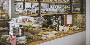 Beitragsbild des Blogbeitrags Kochkunst, Kaffee und Kuchen – das Café Kubus in Kuchl 