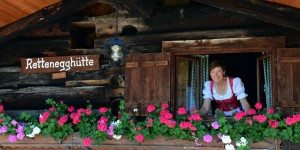 Beitragsbild des Blogbeitrags Almsommer auf der urigen Rettenegghütte
