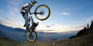 Beitragsbild des Blogbeitrags Elektrifizierender Adrenalinkick am Mountainbike