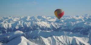 Beitragsbild des Blogbeitrags Mit dem Heißluftballon über die Alpen