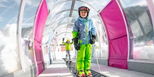 Beitragsbild des Blogbeitrags Skifahren lernen für Kids ohne Extrakosten
