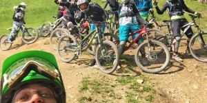 Beitragsbild des Blogbeitrags Lady Special Fahrtechnik Camp für Mountainbikerinnen 