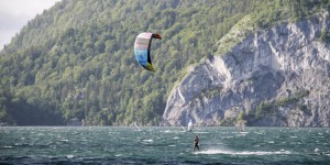 Beitragsbild des Blogbeitrags Kitesurfen im SalzburgerLand 