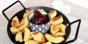 Beitragsbild des Blogbeitrags Erdäpfelnudeln mit Zwetschkenröster – #Kindheitserinnerung