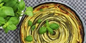 Beitragsbild des Blogbeitrags Zucchini Quiche mit Parmesan