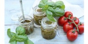Beitragsbild des Blogbeitrags Tomaten-Basilikum Pesto vegan