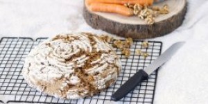 Beitragsbild des Blogbeitrags Karotten Walnuss Brot