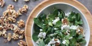Beitragsbild des Blogbeitrags Vogerlsalat mit Nüssen, Birne und Feta